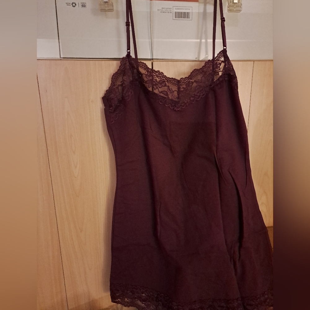 Women NEW Burgundy red camisole tank ADJUSTABLE STRAPS L M 8 10 READ DETAILS